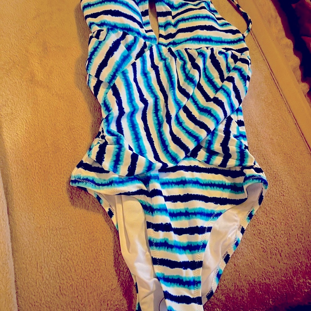 Swim suit one piece